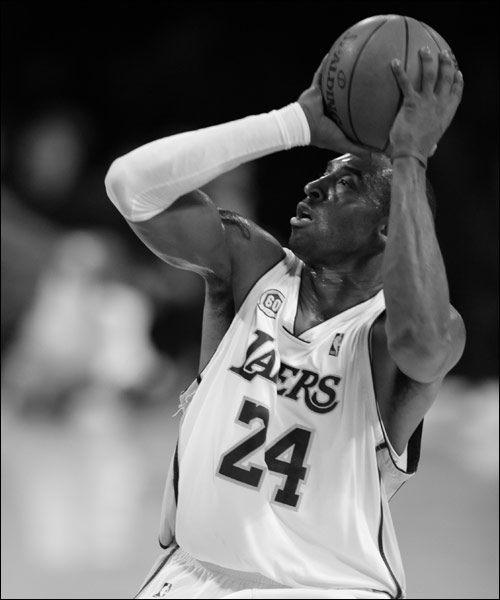 Collection 103+ Images Kobe Bryant Black And White Photo Full HD, 2k, 4k