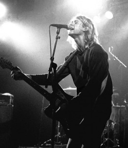kurt-cobain-performing-1991-photo-GC